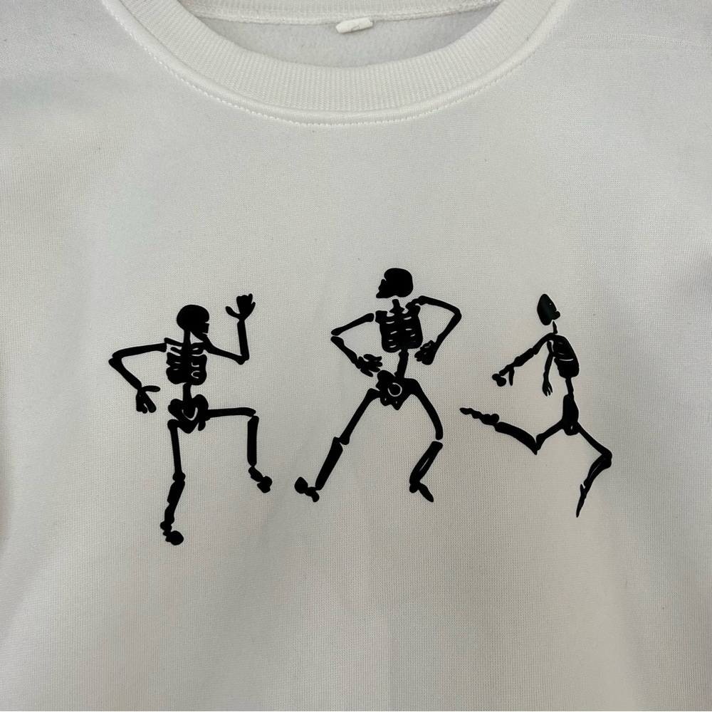 🦋 White Cropped Dancing Skeleton Crew Neck Sweatshirt Halloween Spooky Small - Picture 2 of 6